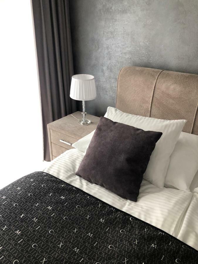 Luxury With Private Garden Apartament *